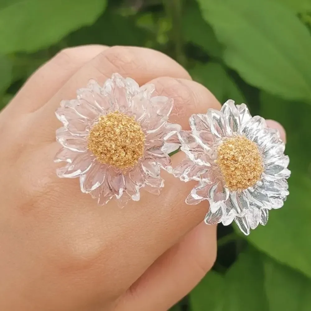 NWOT Tranparent Acrylic Sunflower Ring - Size 6